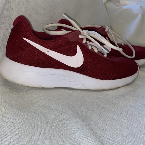 Women’s Nike Shoes. Size 9.5 - Picture 2 of 4